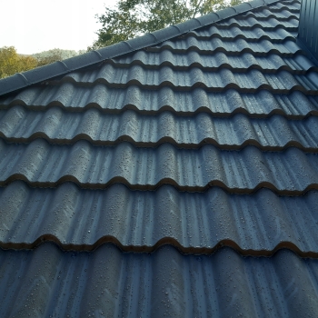 Blachodachówka modułowa Enigma w powłoce Aluminium STUCCO/MAT firmy Blachotrapez